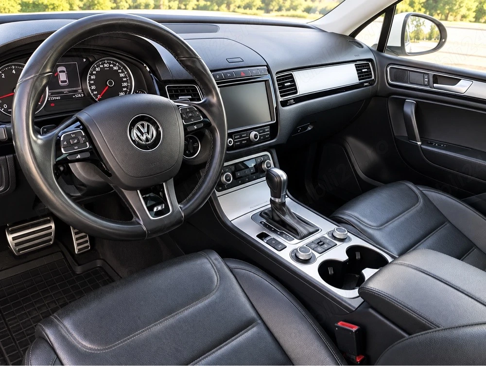 se vinde volkswagen touareg din anul 2015