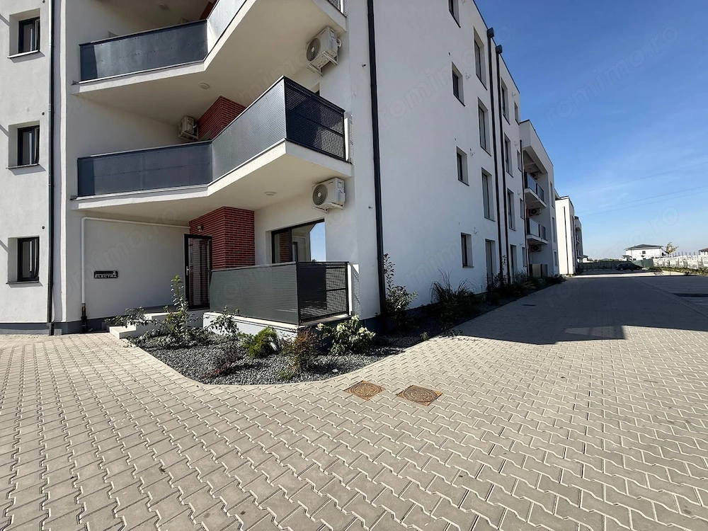 Spațiu de închiriat – 63 mp + balcon 3 mp – Vitrine luminoase