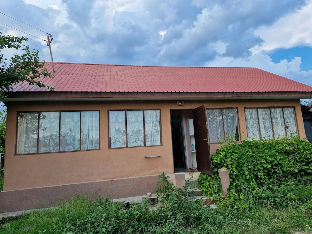 Vând casa urgent 