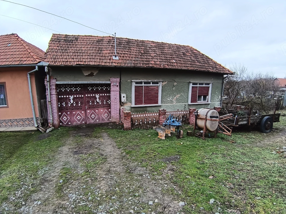 Vând casă bătrânească 