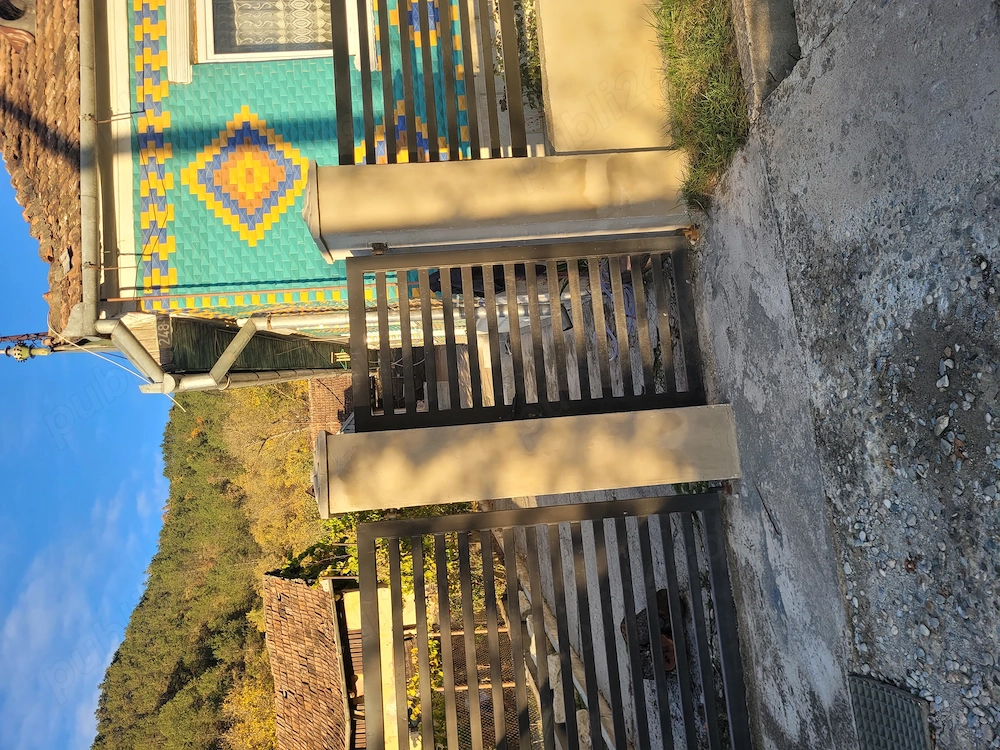 Vând casă în satul nicula este o zona foarte liniștită 