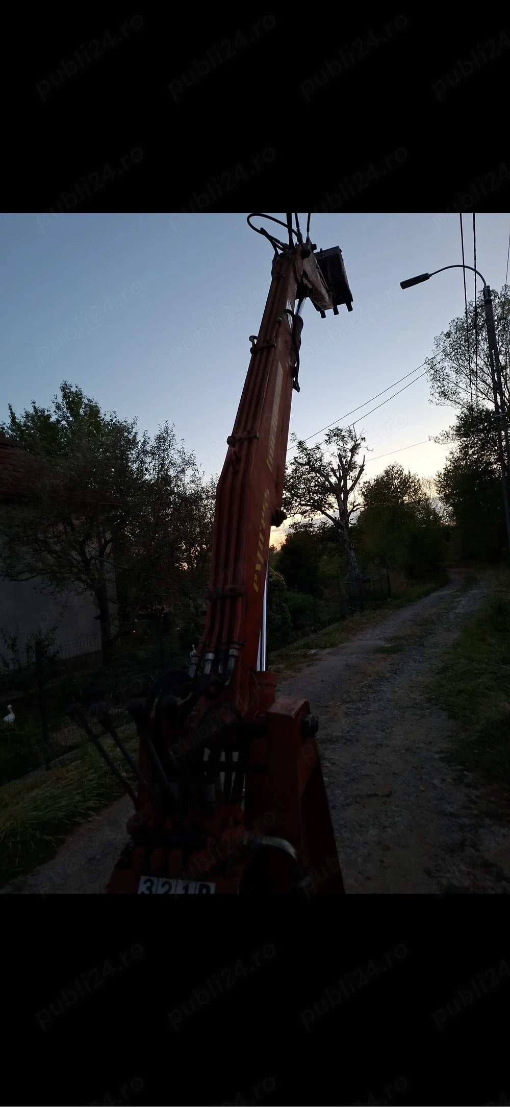 vand excavator din austria  si tractor ford 4x4 62 cp