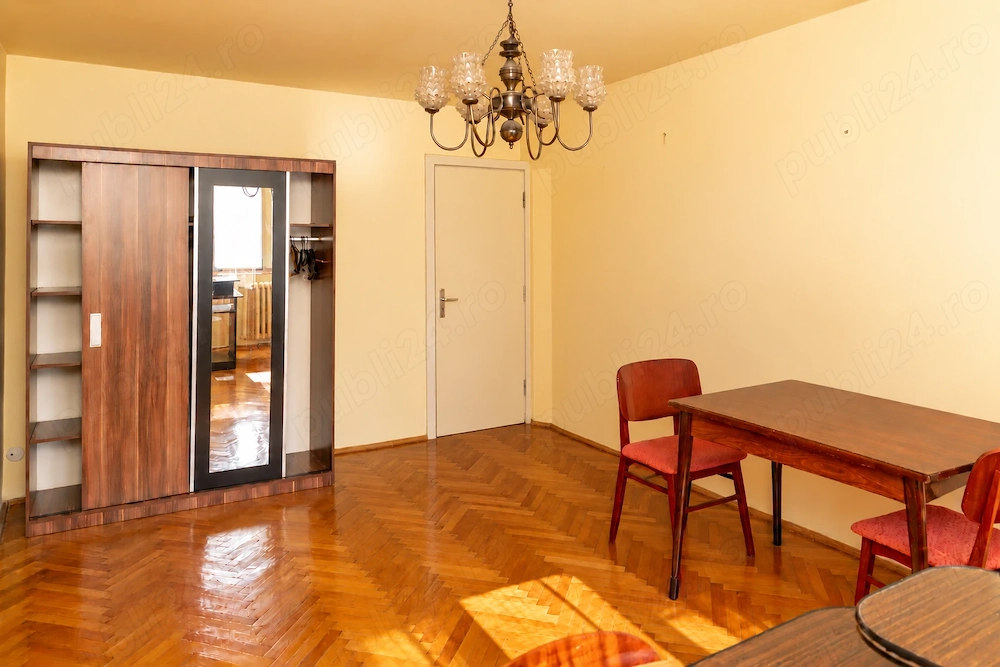 Apartament cu 2 camere de vânzare, etaj 2, zona Baba Dochia, vândut de proprietar