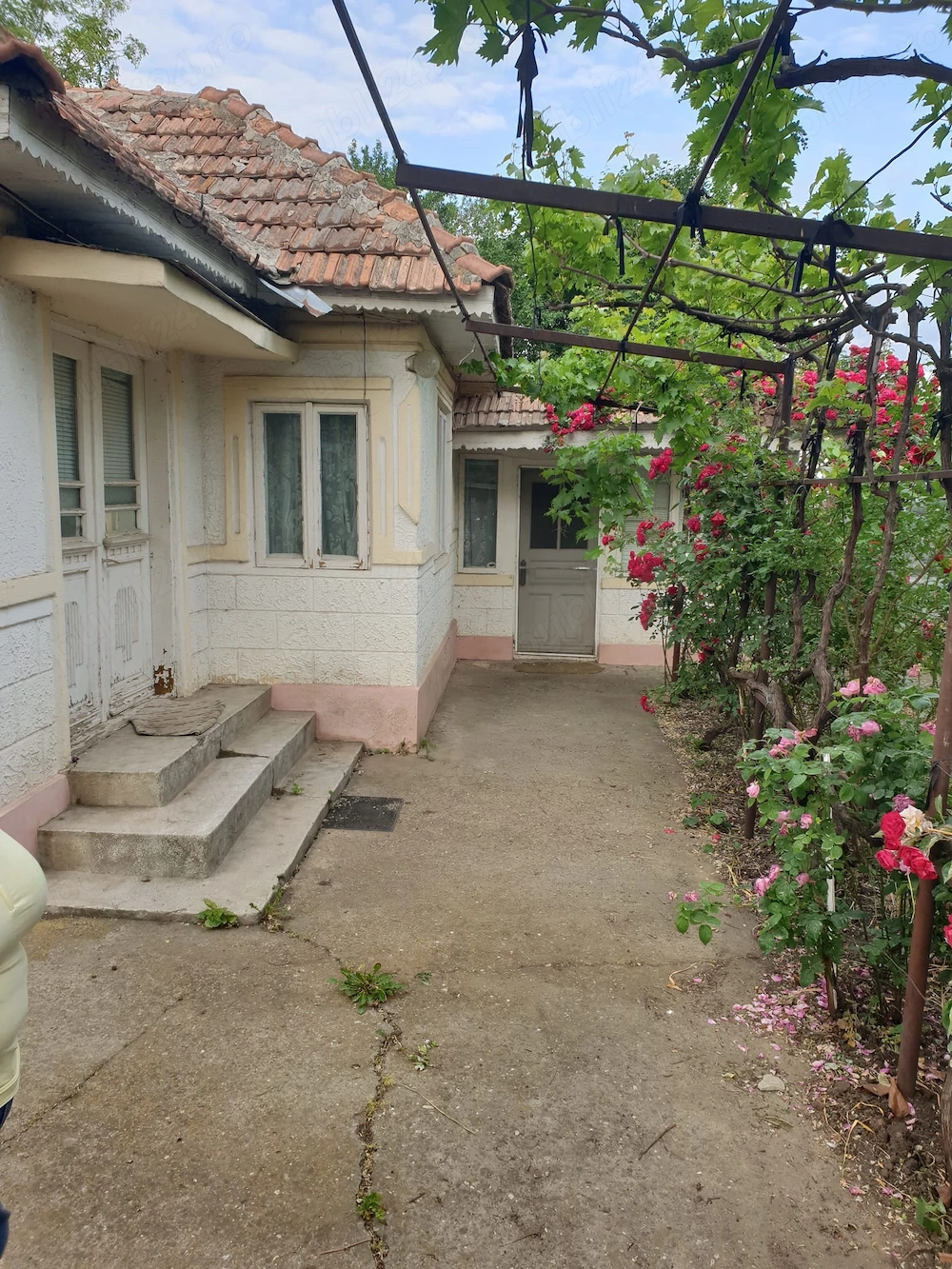 Casă locuibilă cu anexe și teren de 533 mp   Oreavul, Buzău