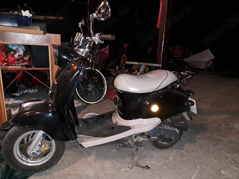 Vand scuter de 50cc