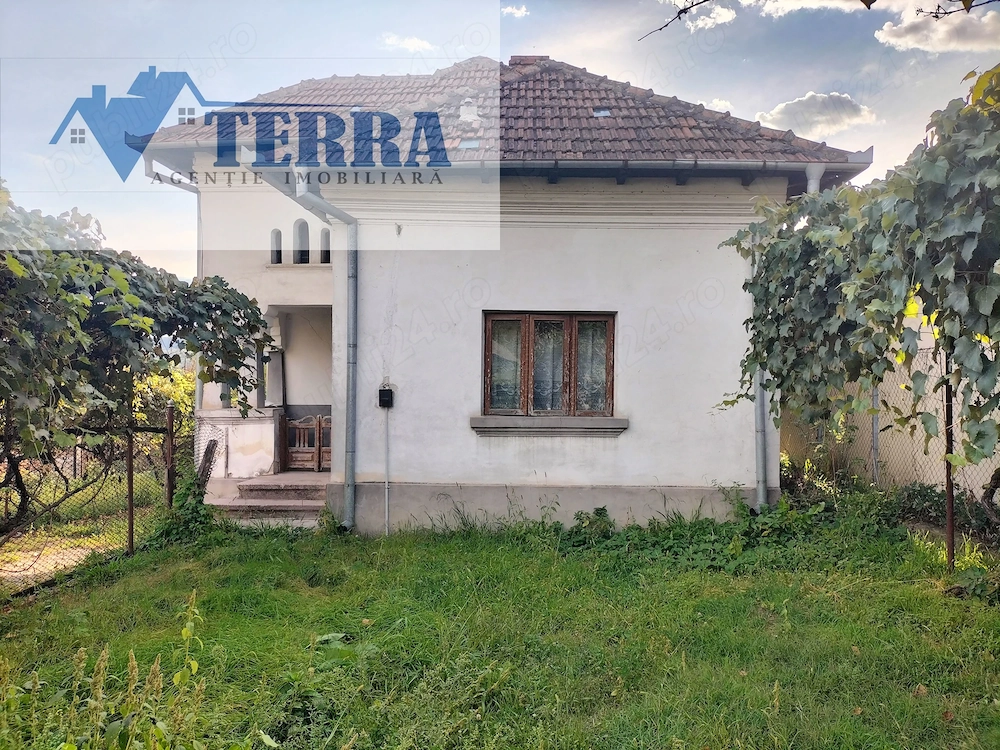                  Casă și anexă gospodărească - Teren 2.700 mp - Coșești, Argeș