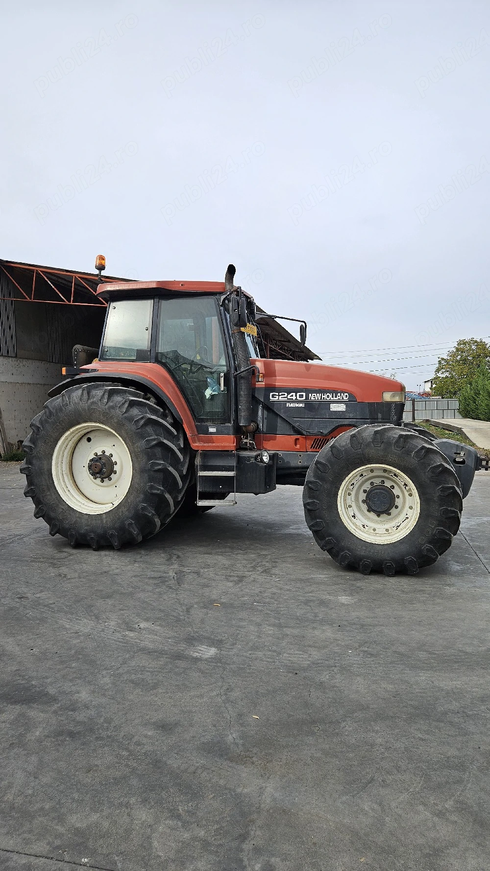tractor new holland G
