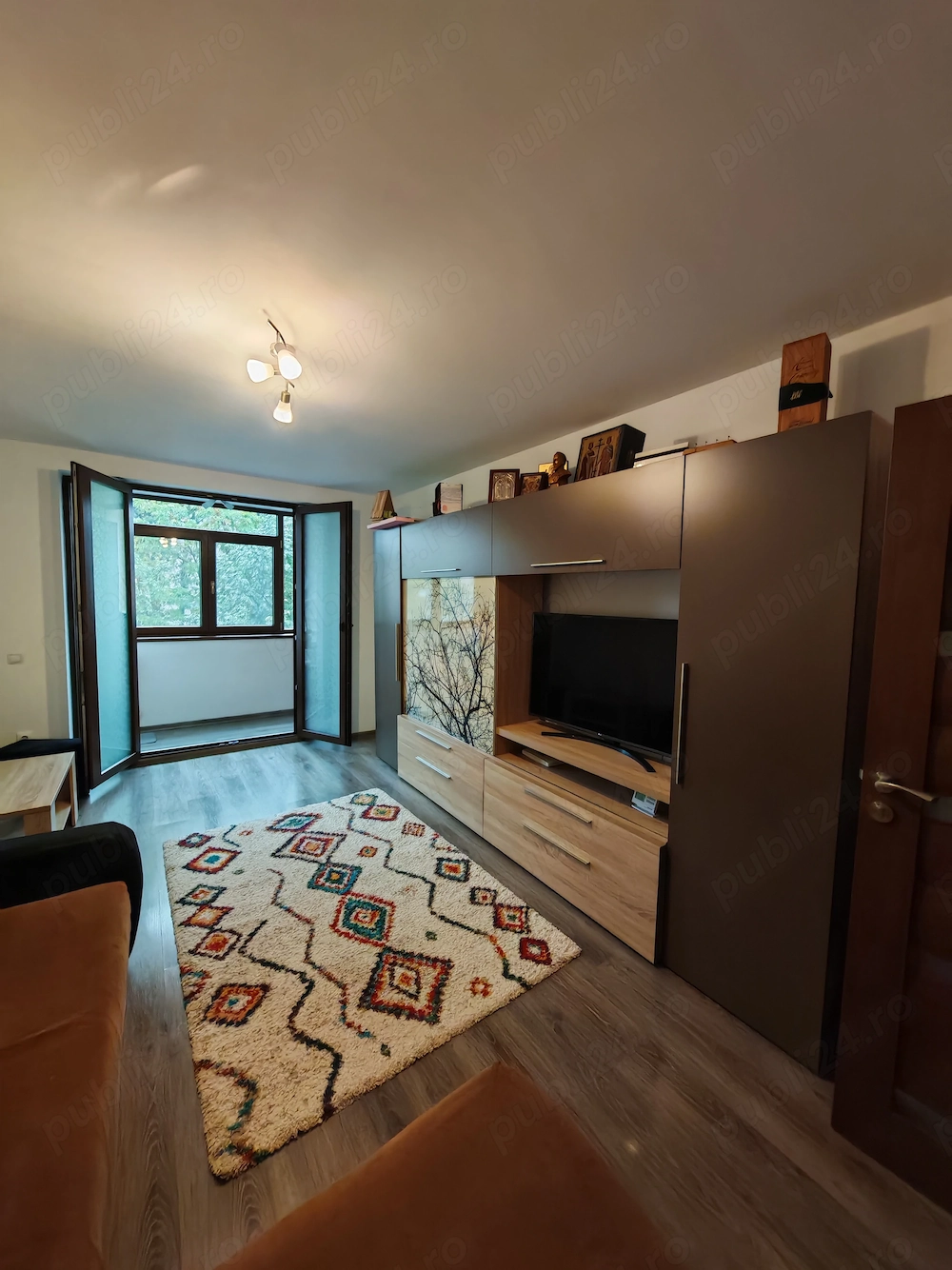 Vând apartament în centrul Sucevei-Locație excelentă   lângă Mănăstirea Sf. Ioan!