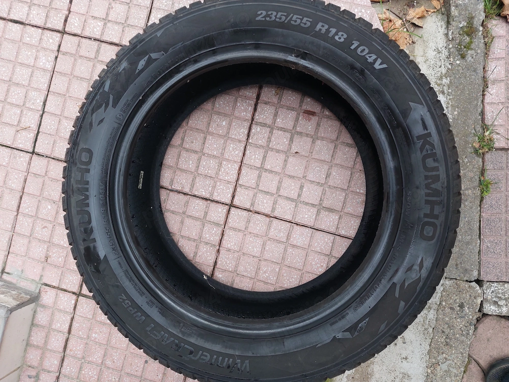 Vand 2(4) anvelope iarna KUMHO 235 55 R18, DOT 2923, in stare f.buna.