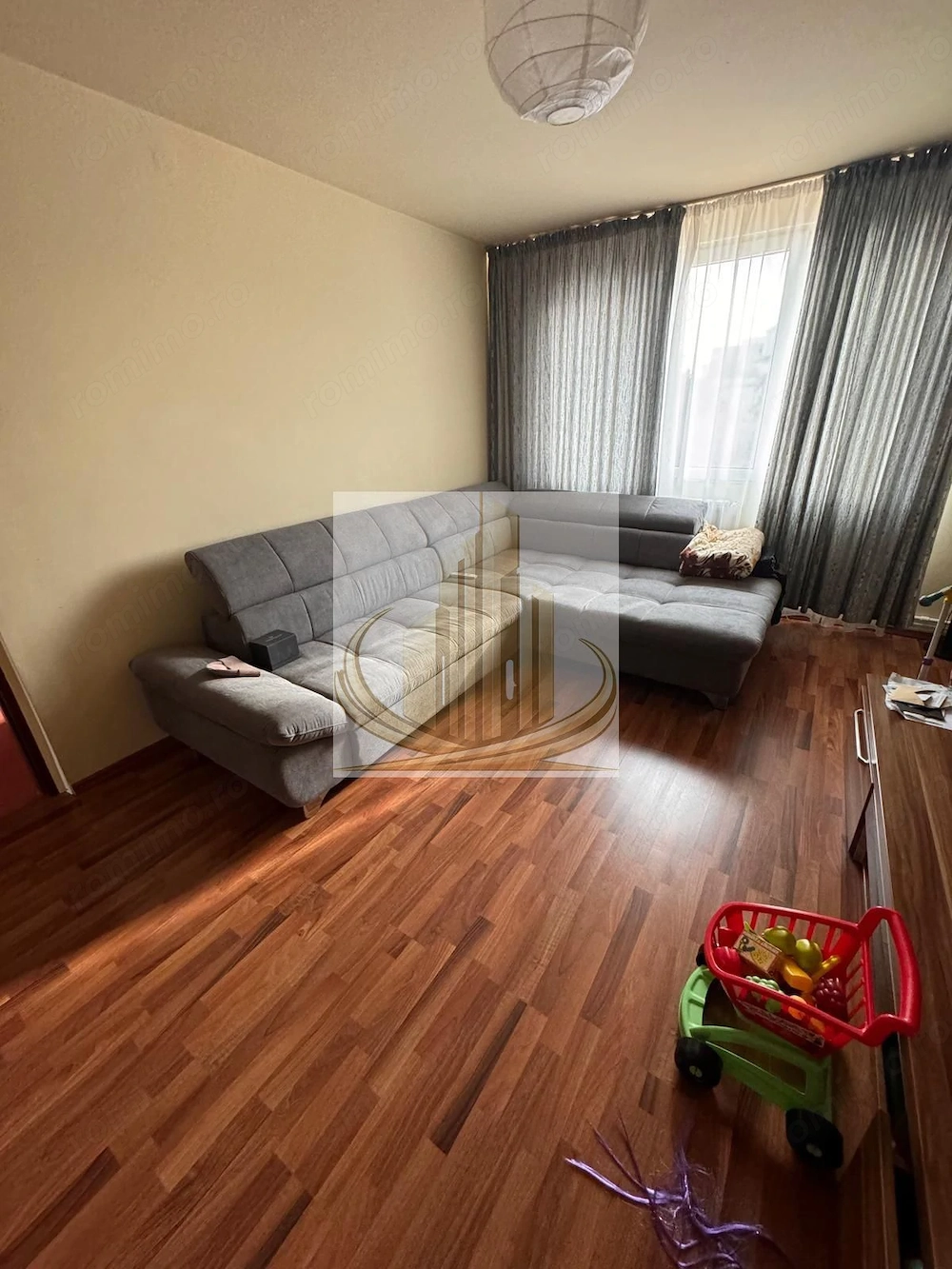 Apartament 3 camere 70 mp cu parcare