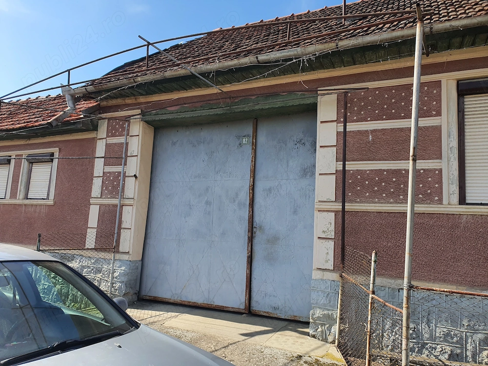 Vând o casa veche nerenovat în sat Petrani, com.Pocola, jud.Bh