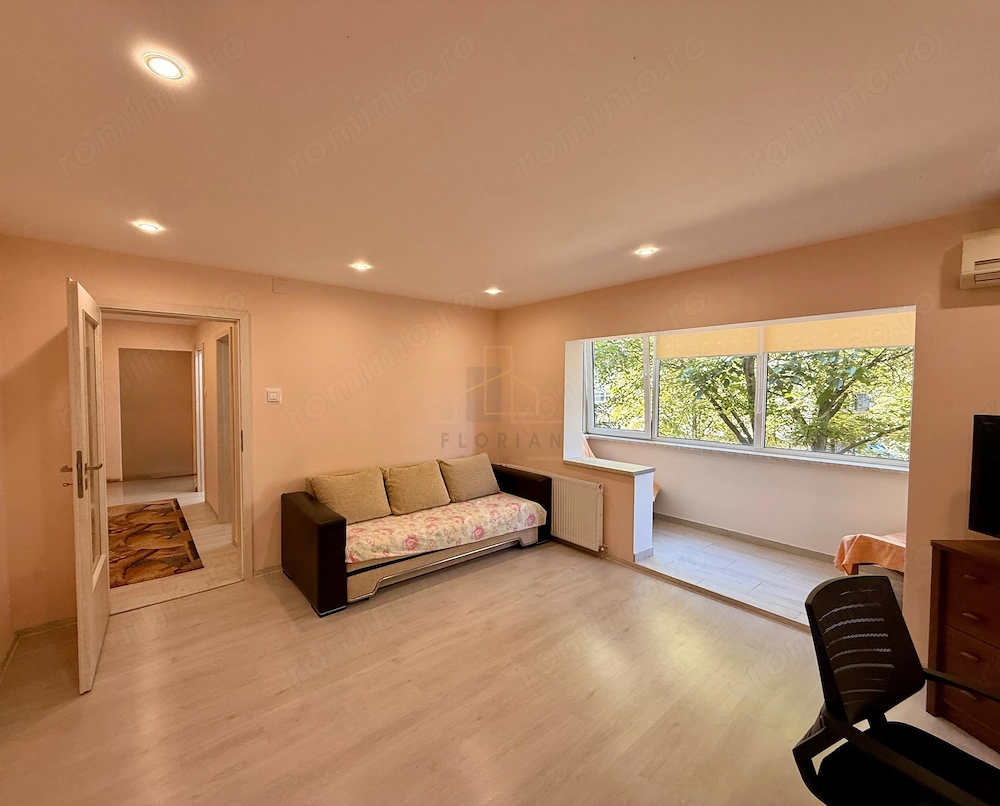 Apartament cu 3 camere, Zona Aradului