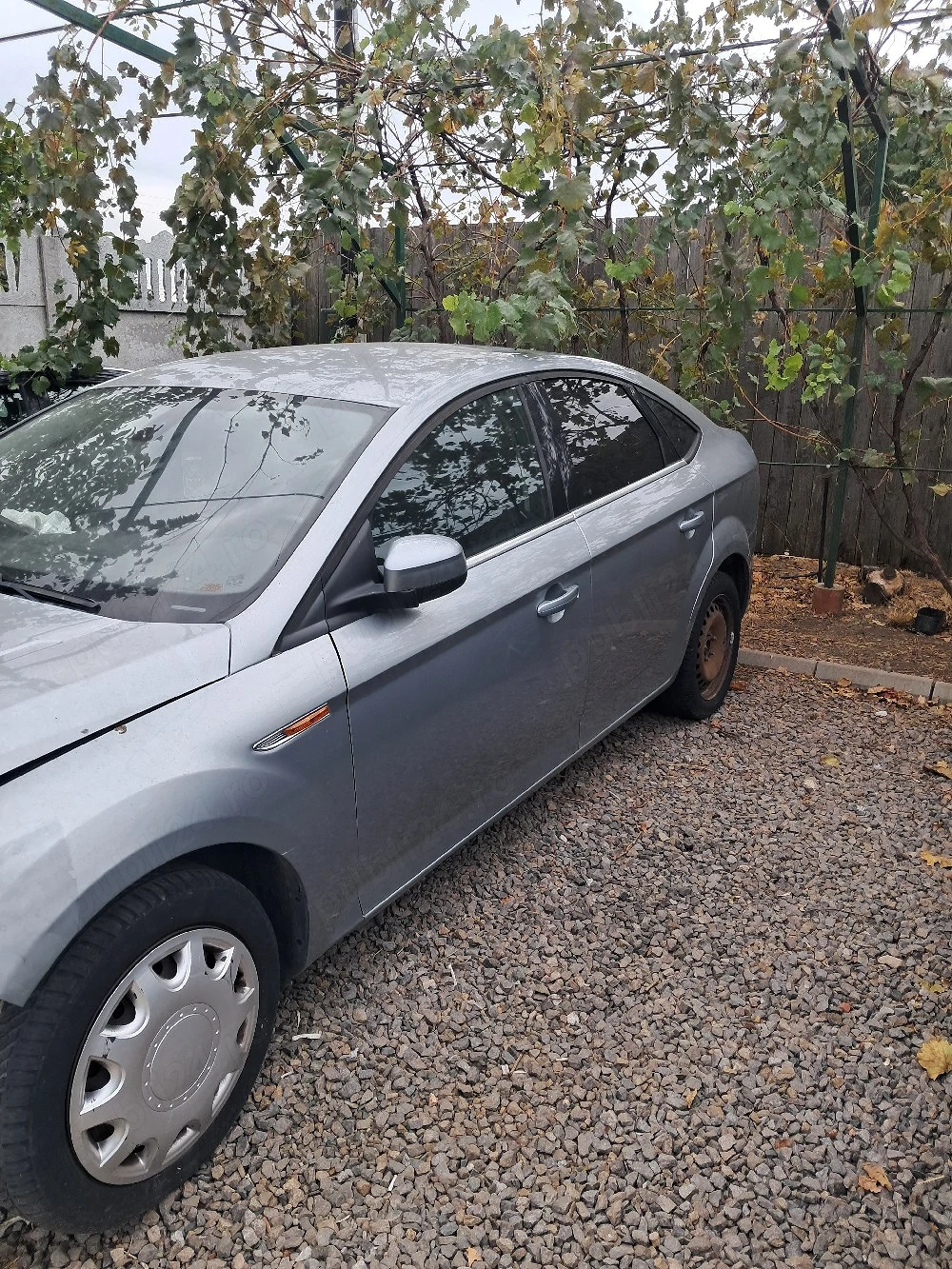dezmembrez ford mondeo an 2010 motor 2000 diezel și piese caroserie in brăila și ford mondeo mk3 an 