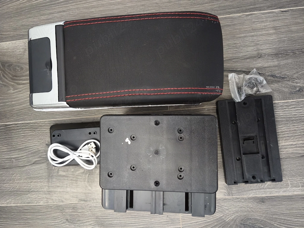 Cotiera auto universala cu 2 porturi USB,model 7H, negru, cusatura rosie , culisanta si rabatabila, 