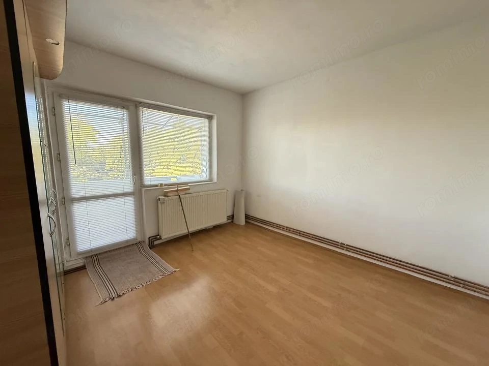 Apartament cu 3 camere, decomandat, 2 balcoane - Soarelui