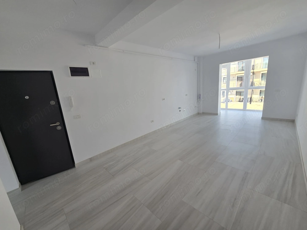 Disponibil imediat. Aproape de Penny. Etaj intermediar. La asfalt. 