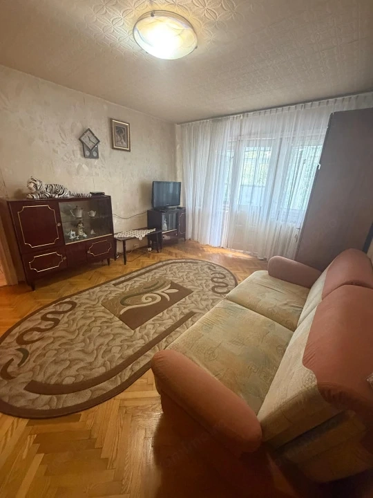 Apartament cu 3 camere, 54 mp, semidecomandat, et 2, zona Craiovita Noua