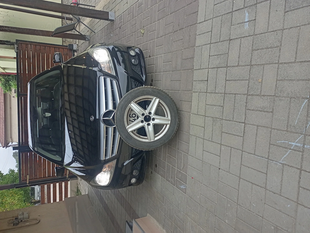 Vând Mercedes C 180