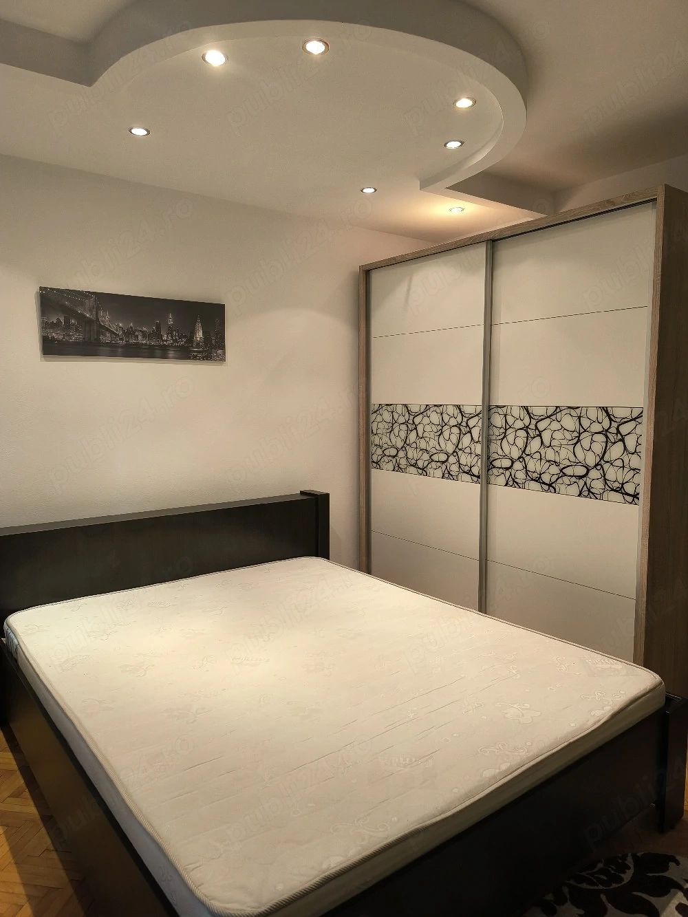 Proprietar închiriez apartament cu 2 camere decomandat 