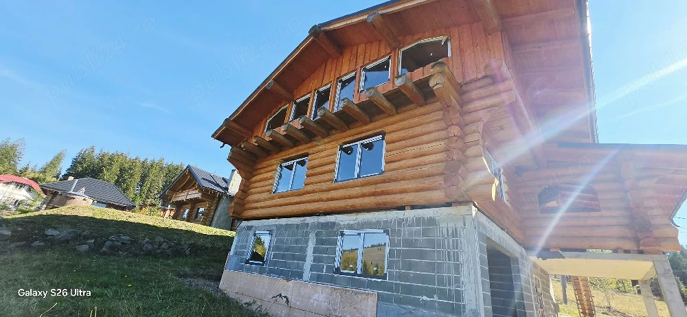 Casa moderna lemn rotund