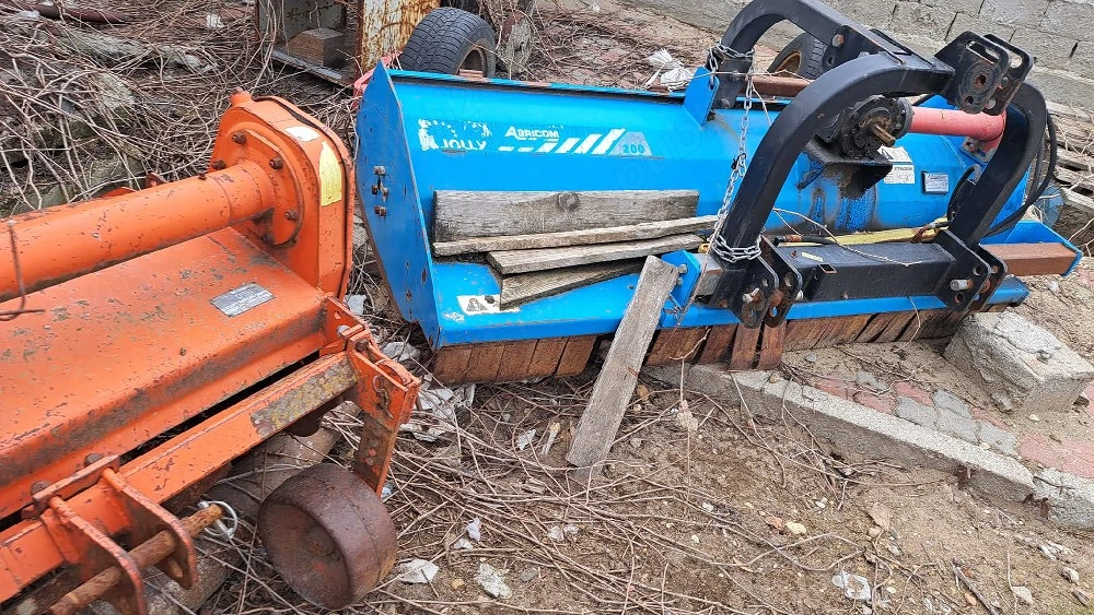 vand tocator pentru tractor-lastaris si vegetatie pana la 7 cm