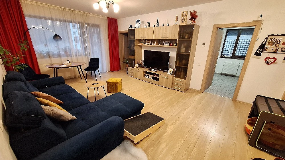 Inchiriez apartament cu 3 camere