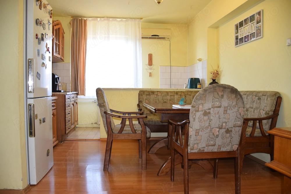 De vanzare apartament 3 camere decomandat tip AN,zona Perla,Oradea