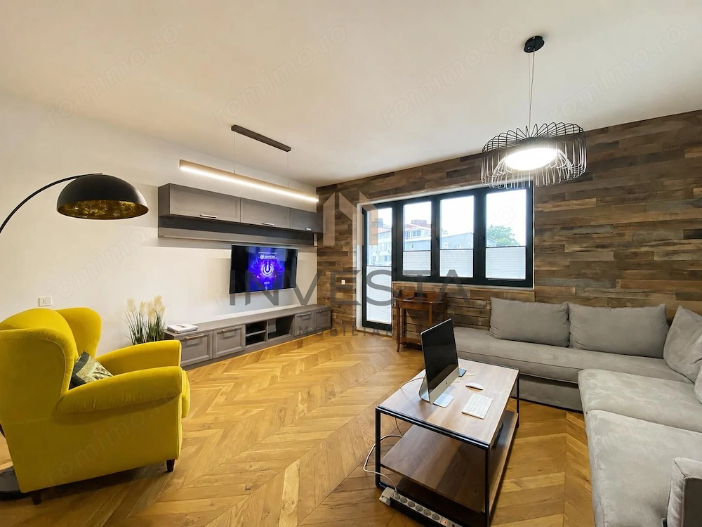 Apartament 4 camere de inchiriat cu garaj, zona Centrala