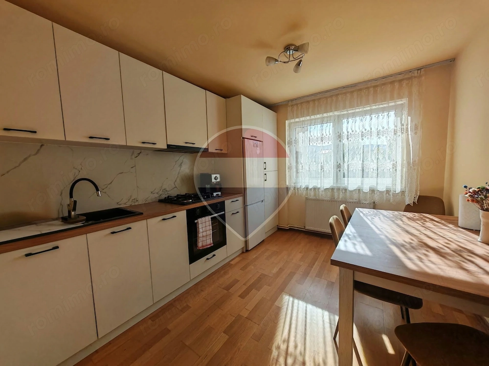 Apartament cu 3 camere de vânzare