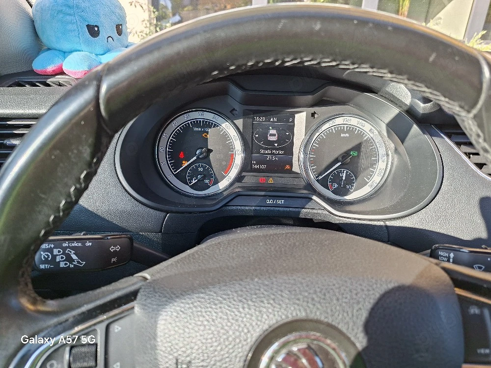 vând skoda