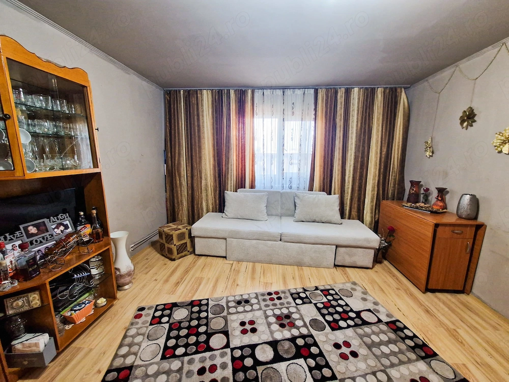 Proprietar,  vând apartament 3 camere,  Giurgiu 