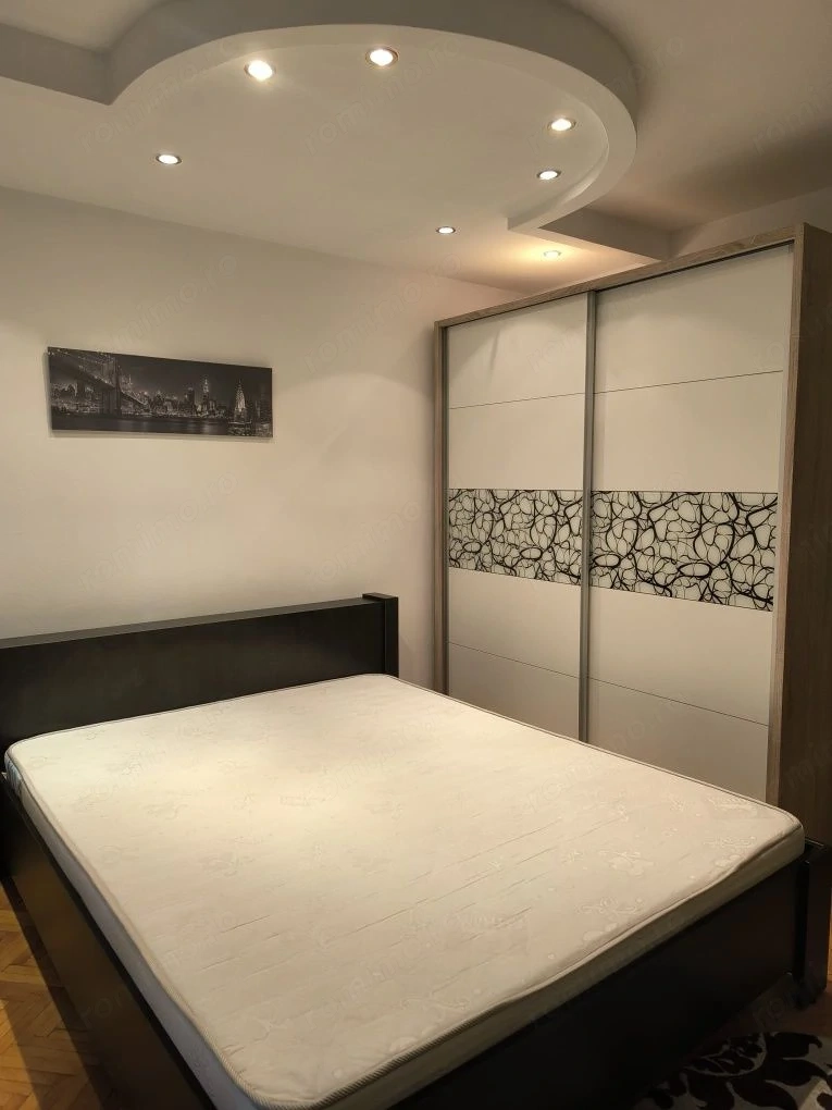 Închiriez apartament cu 2 camere decomandat