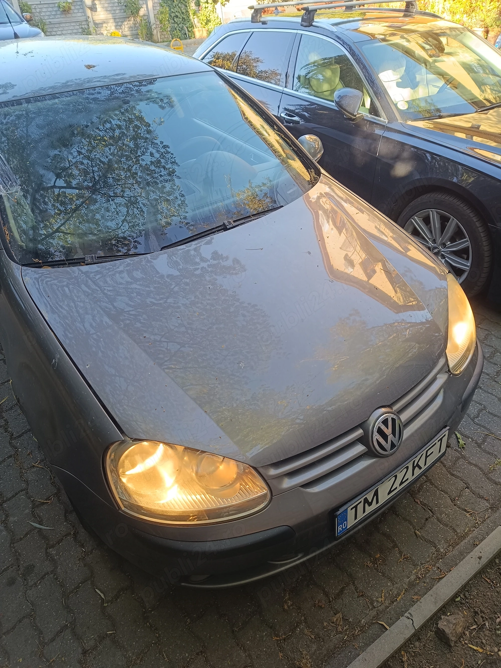 Golf 5 motor 1,4 benzina  avariat partea dreapta portiera fata ,mașină este funcionala