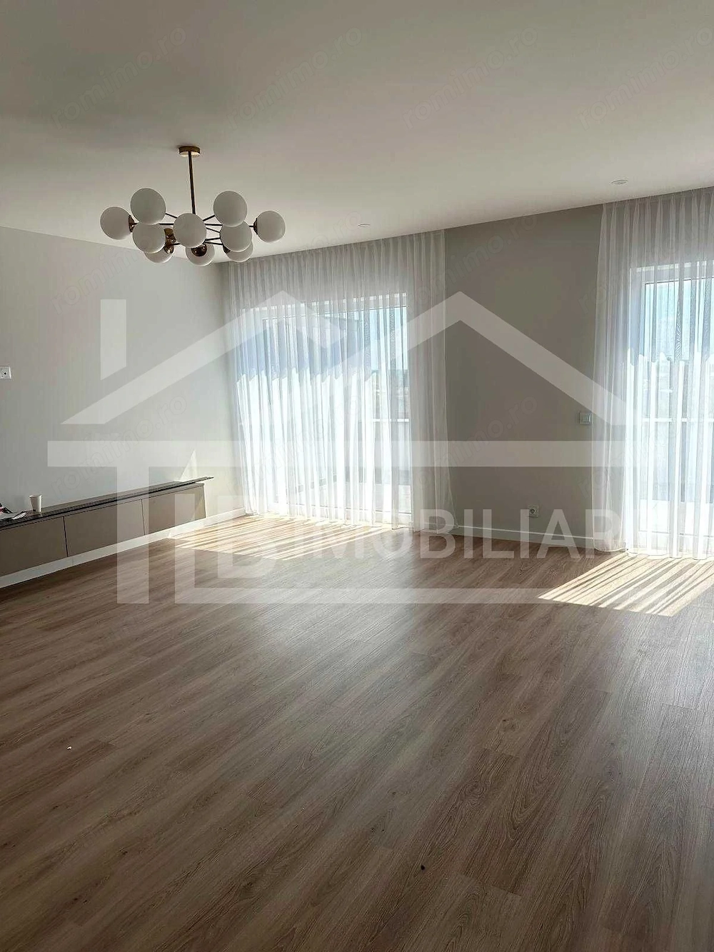 Apartament cu 3 camere, 111mp, 2 locuri de parcare, Zona Sevalia