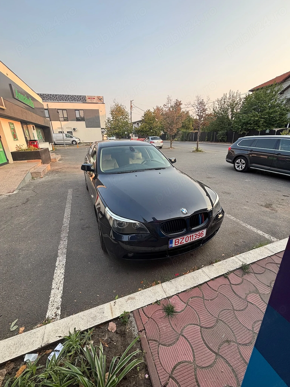 Vand bmw m5 masina merge perbect este recent adusa