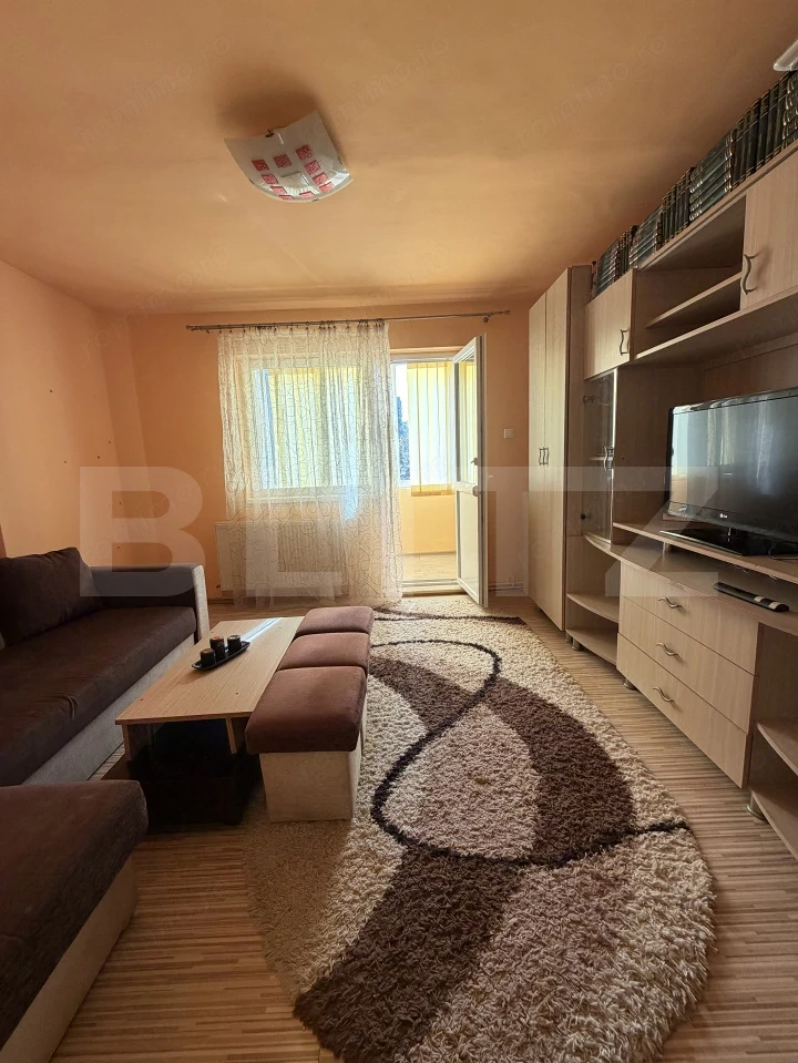 Apartament cu 3 camere, stare foarte buna, cu centrala proprie - Dambu