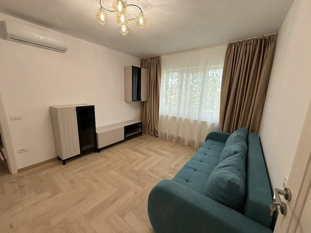 Apartament de închiriat cu două camere central 