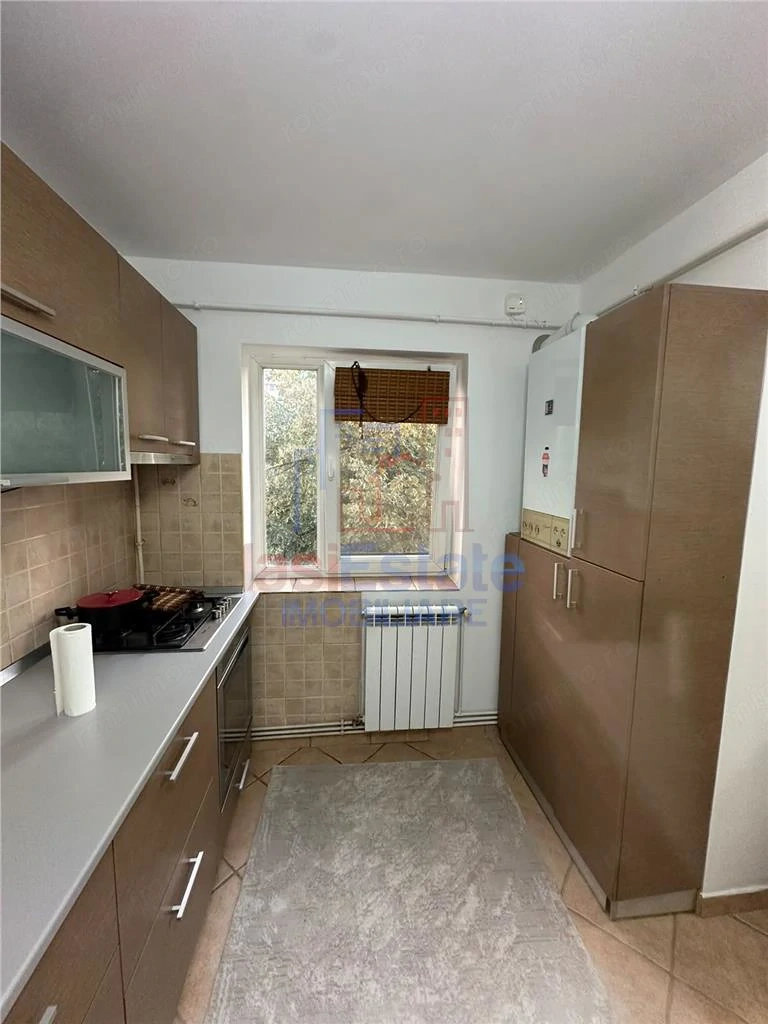 Apartament cu 3 camere zona Liceu Cantemir Podu Ros
