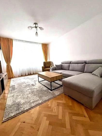  Închiriez Apartament cu 2 camere renovat, Bd. Basarabiei, etaj 2