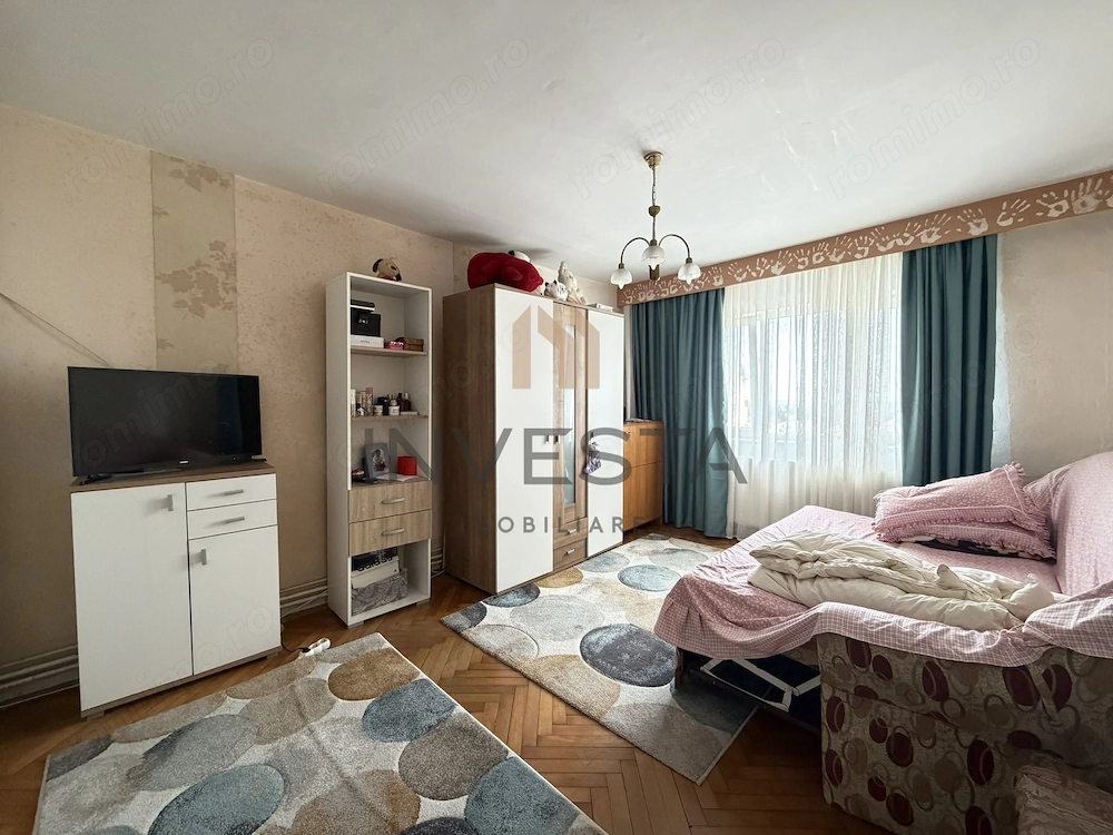 Apartament 4 camere decomandat, etaj intermediar, garaj, zona Zorilor