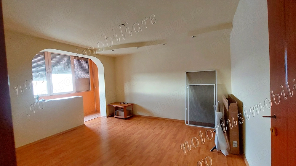 Apartament cu două camere, decomandat, stare foarte bună, str. Viorele