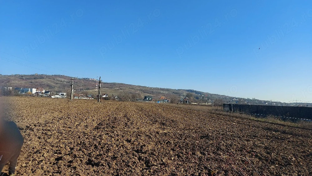 vând teren ptr.construit casă 