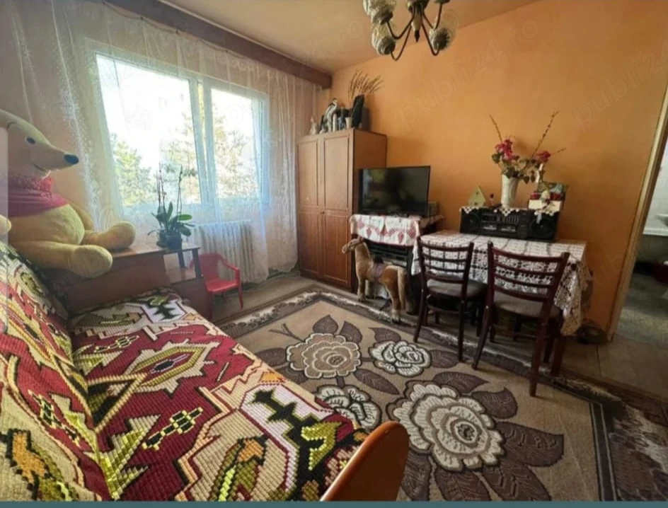 PF Vand apartament 3 camere semidecomandat etaj 3 din 4