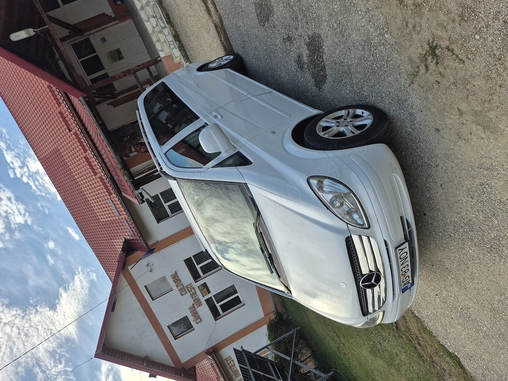 Vând Mercedes-Vito 8+1 LOCURI