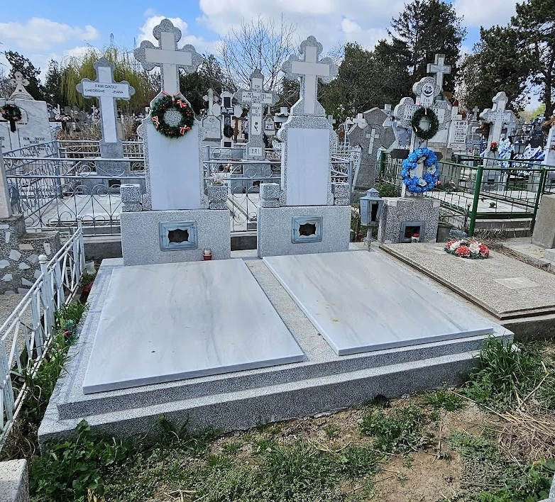 De vânzare: Loc de veci   2 Cavouri alăturate (noi, neutilizate)   Cimitirul Sf. Constantin, Brăila