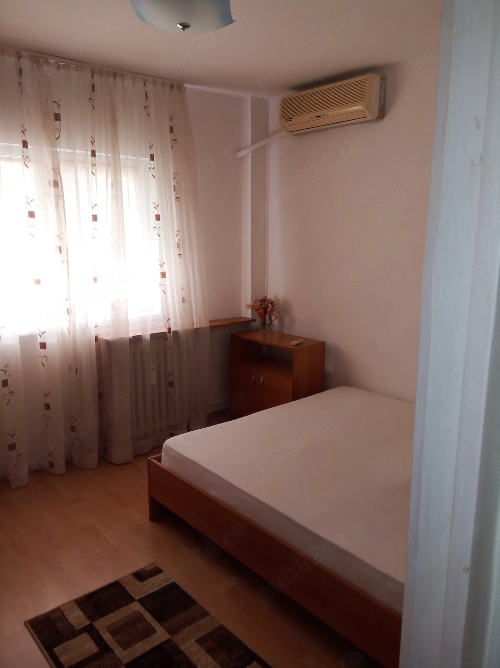 Caut un chirias chiriasa pentru o camera privata situata intr-un apartament de 2 camere decomndat 