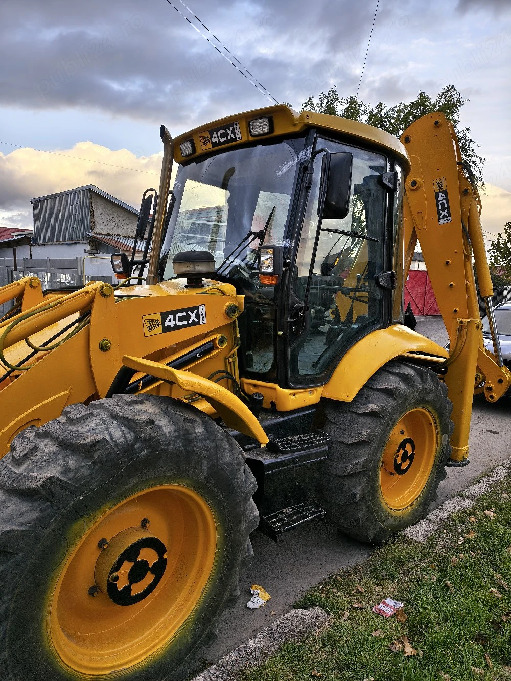 Vând buldoexcavator JCB 4CX 