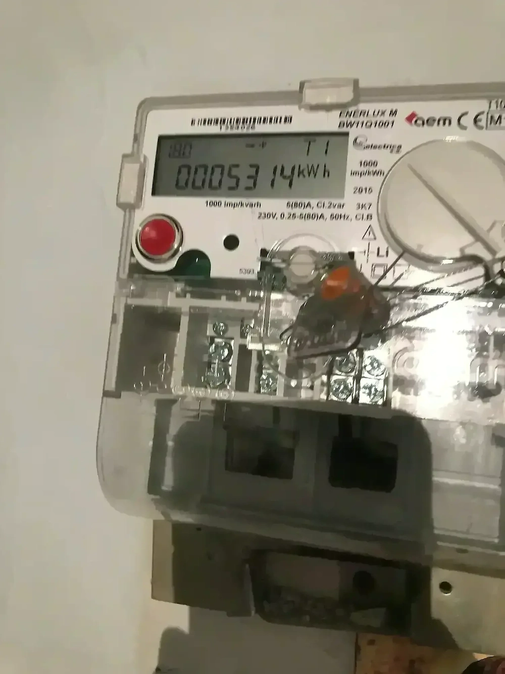  Urgent Apartament cu 3 camere decomandat la parter si pivnita pret corect
