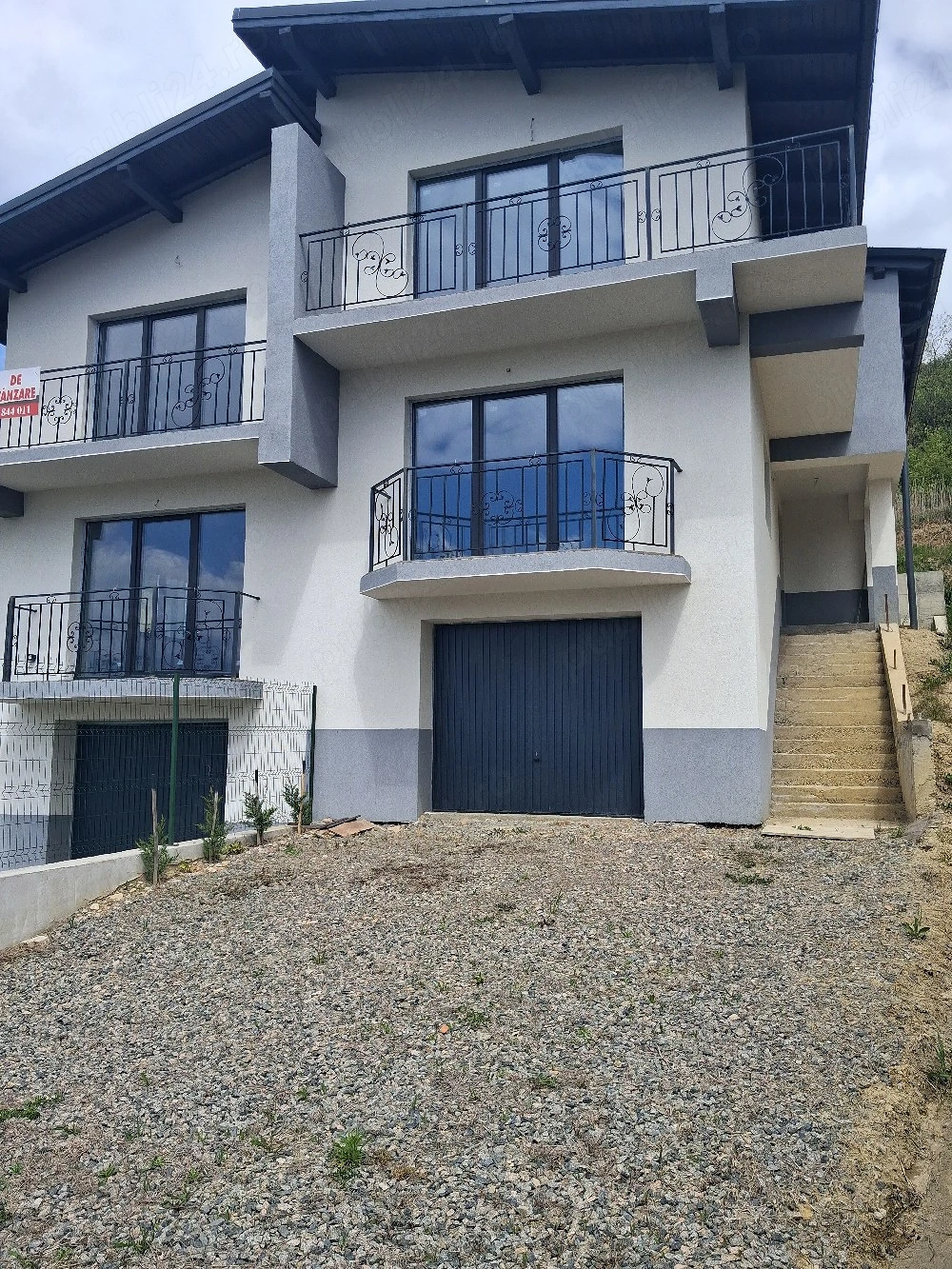Casa dupex inLivada Meses