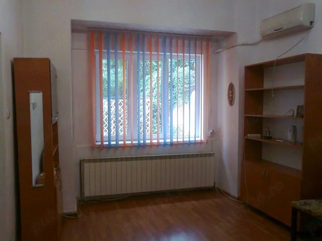 Apartam 2 camere la curte, centrală proprie, fără risc seismic, 10 min Metrou Universitate, 350 euro